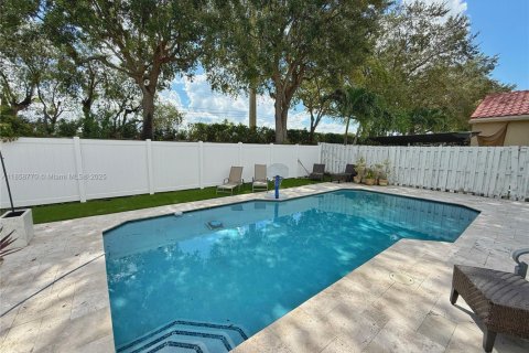 House in Pembroke Pines, Florida 3 bedrooms, 153.1 sq.m. № 1887716 - photo 25