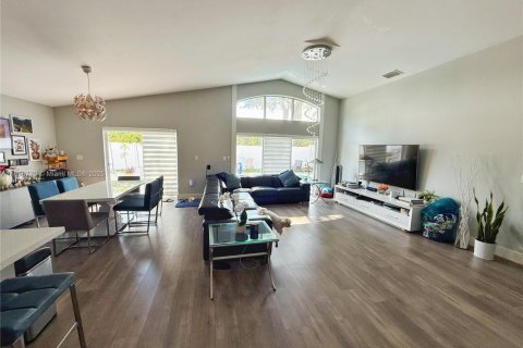 House in Pembroke Pines, Florida 3 bedrooms, 153.1 sq.m. № 1887716 - photo 8