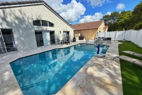 House in Pembroke Pines, Florida 3 bedrooms, 153.1 sq.m. № 1887716 - photo 24