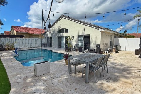 House in Pembroke Pines, Florida 3 bedrooms, 153.1 sq.m. № 1887716 - photo 22