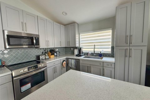 House in Pembroke Pines, Florida 3 bedrooms, 153.1 sq.m. № 1887716 - photo 11