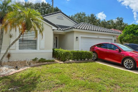 House in Pembroke Pines, Florida 3 bedrooms, 153.1 sq.m. № 1887716 - photo 6