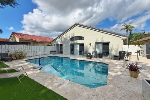 House in Pembroke Pines, Florida 3 bedrooms, 153.1 sq.m. № 1887716 - photo 23