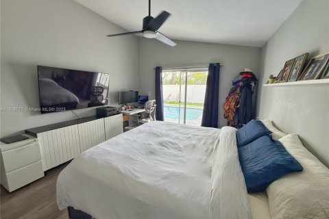 House in Pembroke Pines, Florida 3 bedrooms, 153.1 sq.m. № 1887716 - photo 15