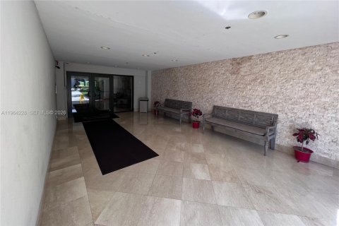 Condo in Key Biscayne, Florida, 1 bedroom  № 2052833 - photo 16