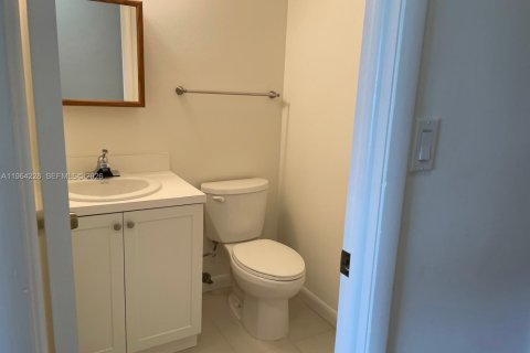 Condo in Key Biscayne, Florida, 1 bedroom  № 2052833 - photo 7