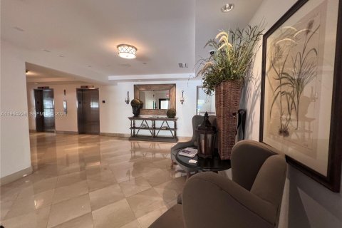 Condo in Key Biscayne, Florida, 1 bedroom  № 2052833 - photo 9