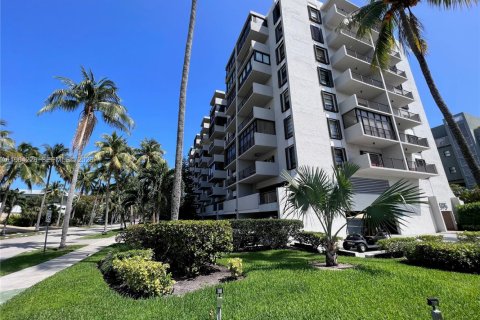 Condo in Key Biscayne, Florida, 1 bedroom  № 2052833