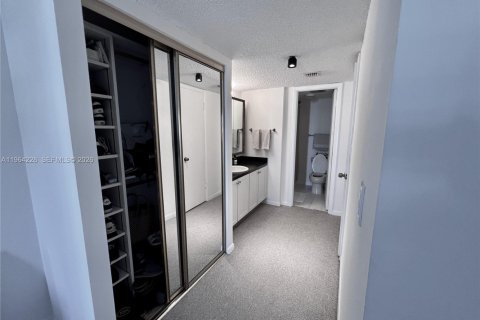 Condo in Key Biscayne, Florida, 1 bedroom  № 2052833 - photo 6