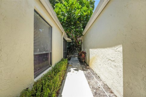 Купить таунхаус в Норт-Палм-Бич, Флорида 1 комната, 177.16м2, № 2250351 - фото 25