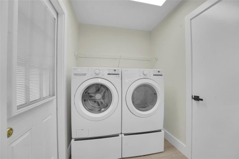 Купить таунхаус в Норт-Палм-Бич, Флорида 1 комната, 177.16м2, № 2250351 - фото 21