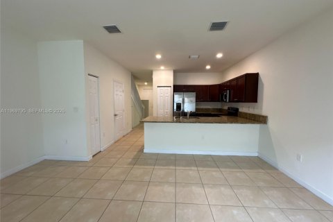 House in Hialeah, Florida 3 bedrooms, 143.53 sq.m. № 2030629 - photo 7