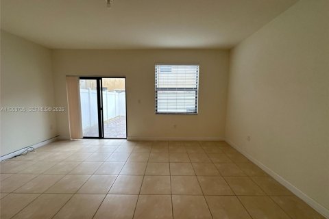 House in Hialeah, Florida 3 bedrooms, 143.53 sq.m. № 2030629 - photo 12