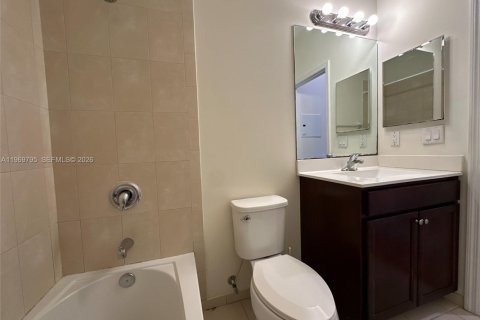 House in Hialeah, Florida 3 bedrooms, 143.53 sq.m. № 2030629 - photo 24