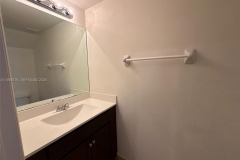 House in Hialeah, Florida 3 bedrooms, 143.53 sq.m. № 2030629 - photo 20