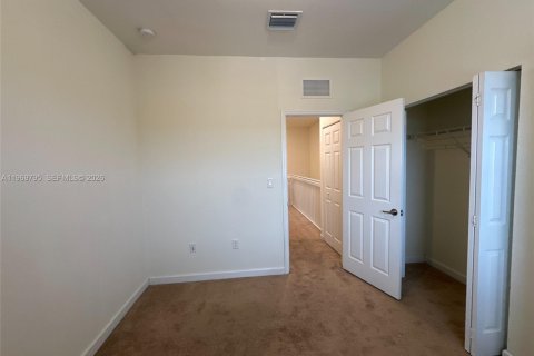 House in Hialeah, Florida 3 bedrooms, 143.53 sq.m. № 2030629 - photo 15