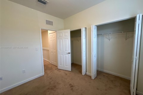 House in Hialeah, Florida 3 bedrooms, 143.53 sq.m. № 2030629 - photo 16