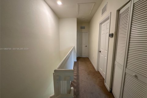 House in Hialeah, Florida 3 bedrooms, 143.53 sq.m. № 2030629 - photo 21