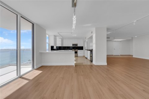 Copropriété à vendre à Bal Harbour, Floride: 2 chambres, 184.23 m2 № 1938390 - photo 9