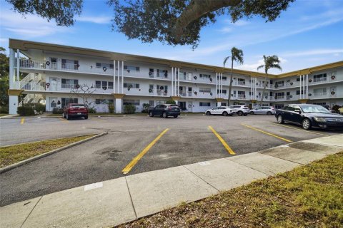 Condo in Clearwater, Florida, 2 bedrooms  № 2206202
