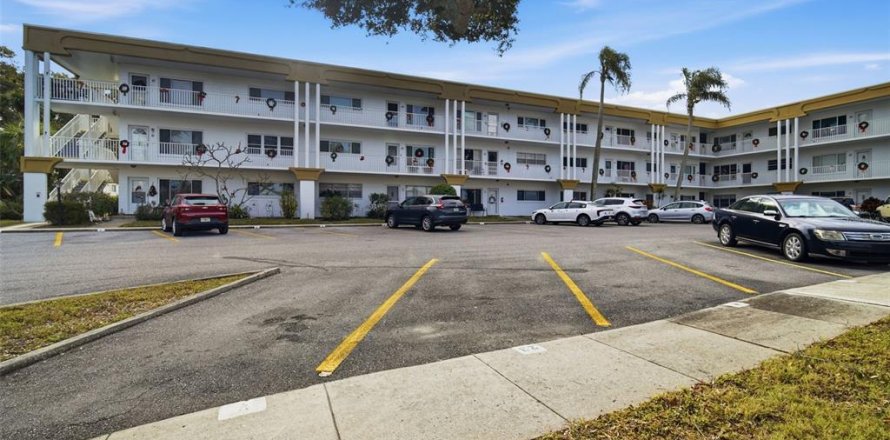 Condo in Clearwater, Florida, 2 bedrooms  № 2206202