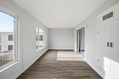 Condo in Clearwater, Florida, 2 bedrooms  № 2206202 - photo 11
