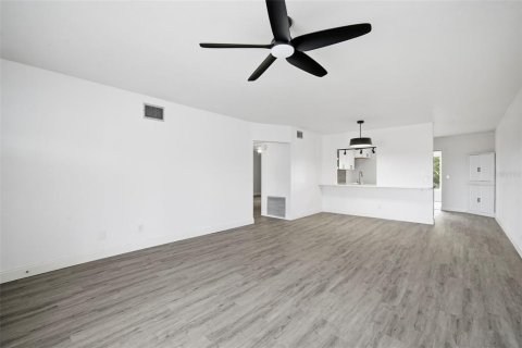 Condo in Clearwater, Florida, 2 bedrooms  № 2206202 - photo 4