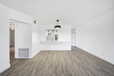 Condo in Clearwater, Florida, 2 bedrooms  № 2206202 - photo 5