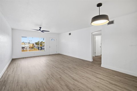 Condo in Clearwater, Florida, 2 bedrooms  № 2206202 - photo 6
