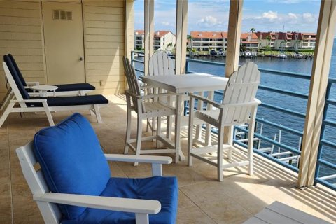 Condo in Tierra Verde, Florida, 2 bedrooms  № 1900260 - photo 2
