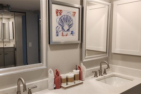 Condo in Tierra Verde, Florida, 2 bedrooms  № 1900260 - photo 15