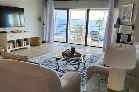 Condo in Tierra Verde, Florida, 2 bedrooms  № 1900260 - photo 6