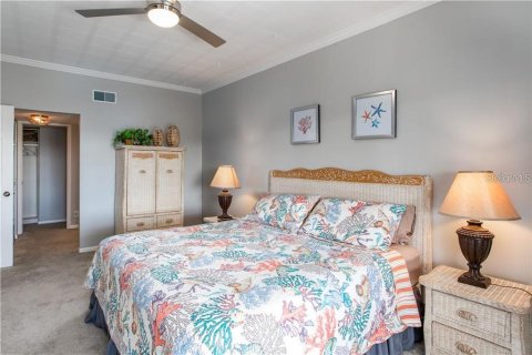 Condo in Tierra Verde, Florida, 2 bedrooms  № 1900260 - photo 17