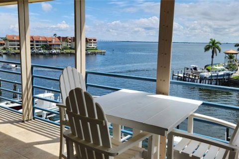 Condo in Tierra Verde, Florida, 2 bedrooms  № 1900260 - photo 11