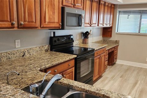 Condo in Tierra Verde, Florida, 2 bedrooms  № 1900260 - photo 8