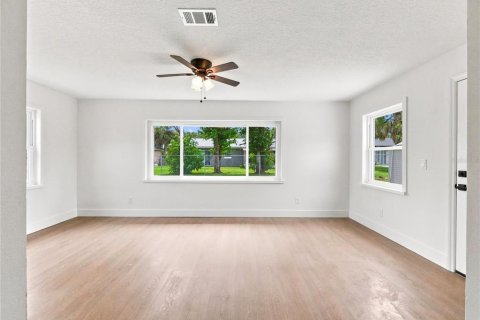 Casa en venta en Kissimmee, Florida, 3 dormitorios, 154.22 m2 № 2418919 - foto 12
