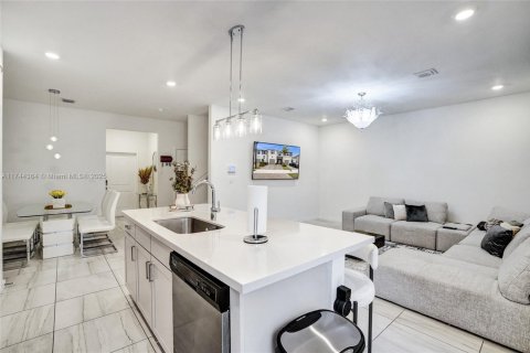 Townhouse in Homestead, Florida 3 bedrooms, 159.05 sq.m. № 1860244 - photo 13