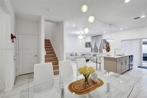 Townhouse in Homestead, Florida 3 bedrooms, 159.05 sq.m. № 1860244 - photo 10