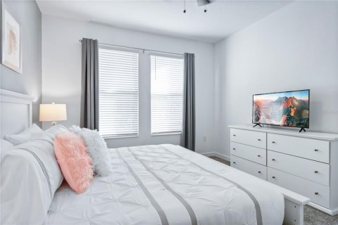 Casa en venta en Kissimmee, Florida, 6 dormitorios, 310.57 m2 № 2118465 - foto 26