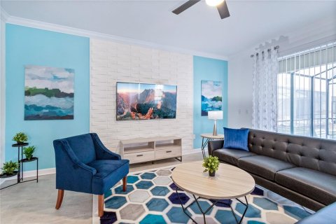 Casa en venta en Kissimmee, Florida, 6 dormitorios, 310.57 m2 № 2118465 - foto 5