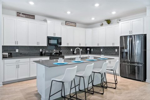 Casa en venta en Kissimmee, Florida, 6 dormitorios, 310.57 m2 № 2118465 - foto 9