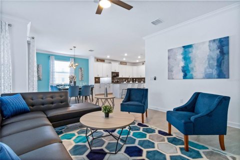 Casa en venta en Kissimmee, Florida, 6 dormitorios, 310.57 m2 № 2118465 - foto 4