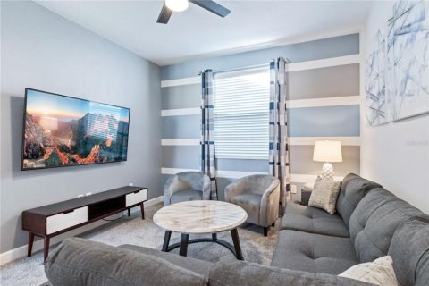 Casa en venta en Kissimmee, Florida, 6 dormitorios, 310.57 m2 № 2118465 - foto 12