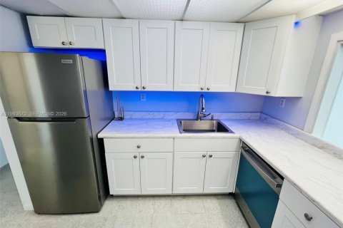 Condominio en alquiler en Sunny Isles Beach, Florida, 1 dormitorio, 67.35 m2 № 2023496 - foto 4