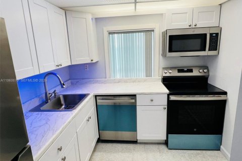 Condominio en alquiler en Sunny Isles Beach, Florida, 1 dormitorio, 67.35 m2 № 2023496 - foto 10