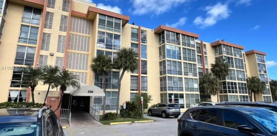 Condominio en Sunny Isles Beach, Florida, 1 dormitorio № 2023496
