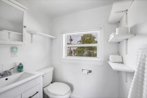 Villa ou maison à louer à Boca Grande, Floride: 2 chambres, 74.32 m2 № 2125212 - photo 9