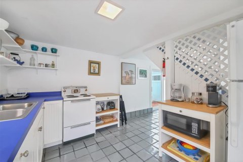 Villa ou maison à louer à Boca Grande, Floride: 2 chambres, 74.32 m2 № 2125212 - photo 5