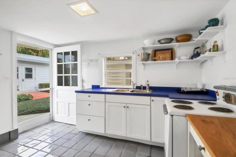 Villa ou maison à louer à Boca Grande, Floride: 2 chambres, 74.32 m2 № 2125212 - photo 4