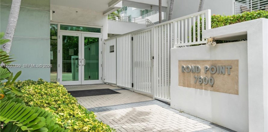 Condominio en Miami Beach, Florida, 2 dormitorios  № 2253448